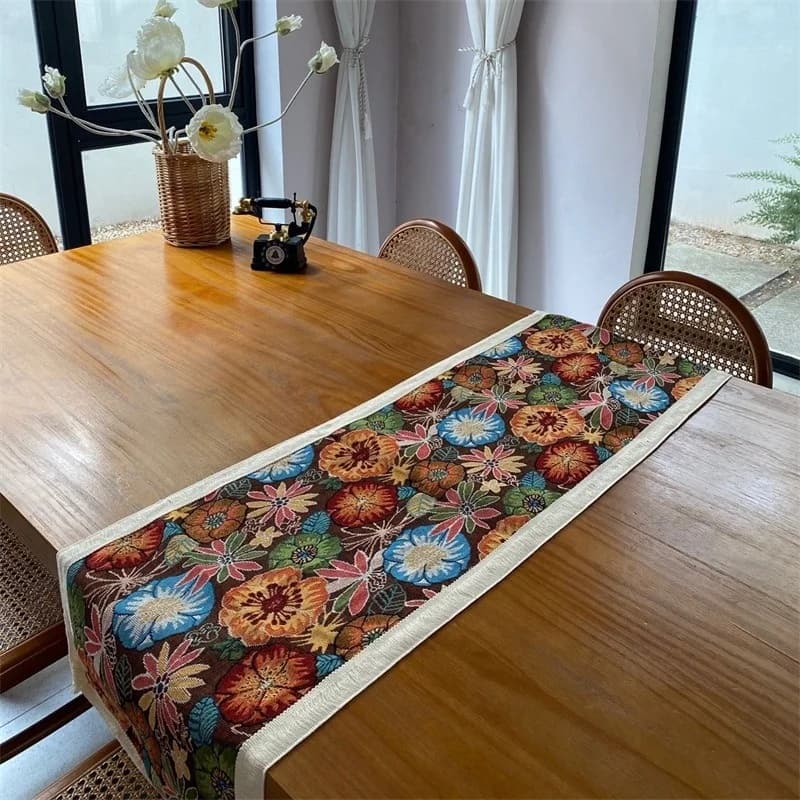 Bohemisk bordløper i bomullsblanding med blomstertrykk