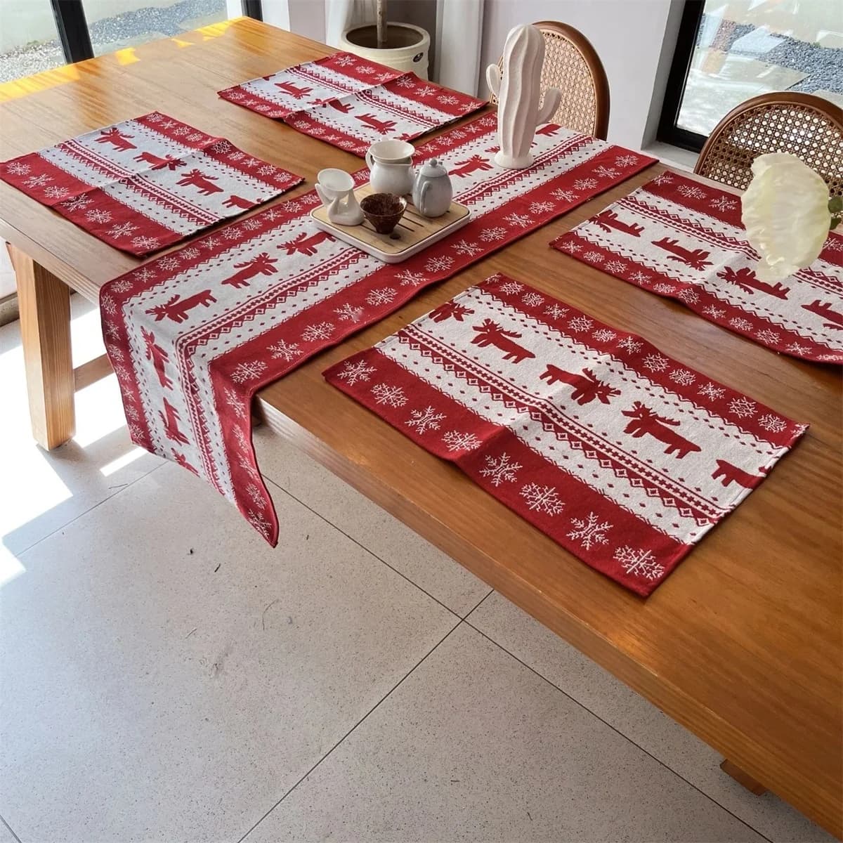 Nordisk julebordløper og duggsett i polyester-bomullsblanding