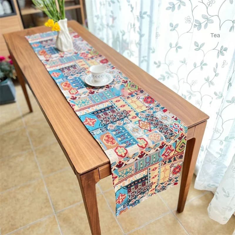 Bohemisk bordløper med retro blomsterdekor