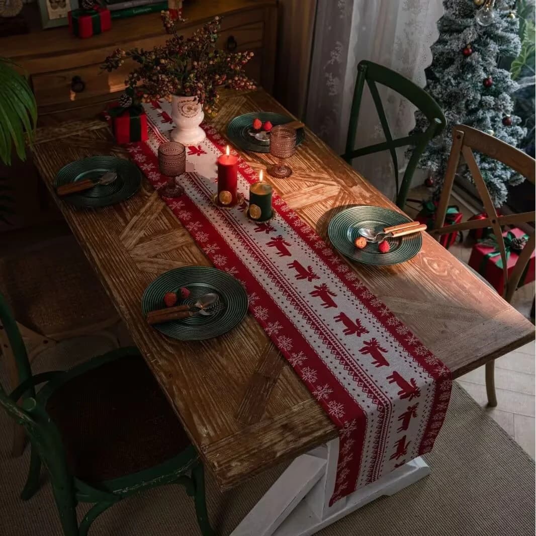 Nordisk juleløper med elgmotiv – festlig holiday-dekor