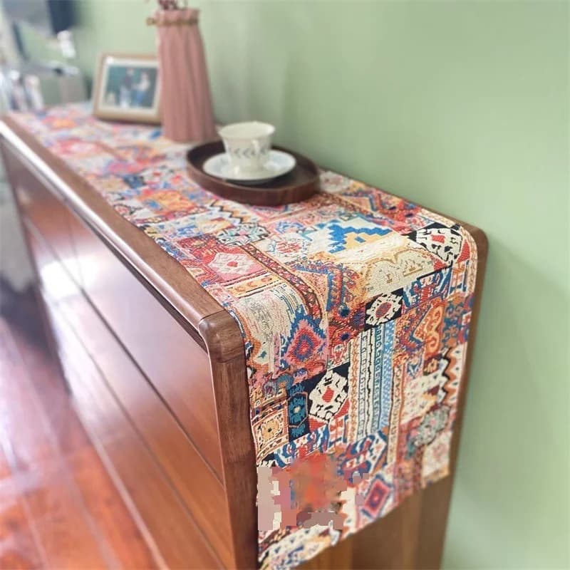 Bohemisk bordløper med retro blomsterdekor