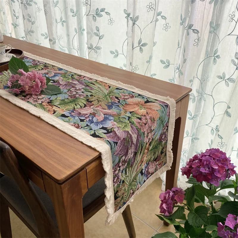 Bohemisk bordløper i bomullsblanding med blomstertrykk