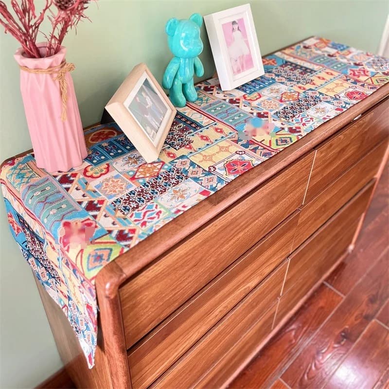 Bohemisk bordløper med retro blomsterdekor