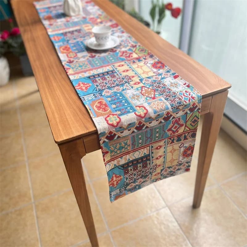 Bohemisk bordløper med retro blomsterdekor