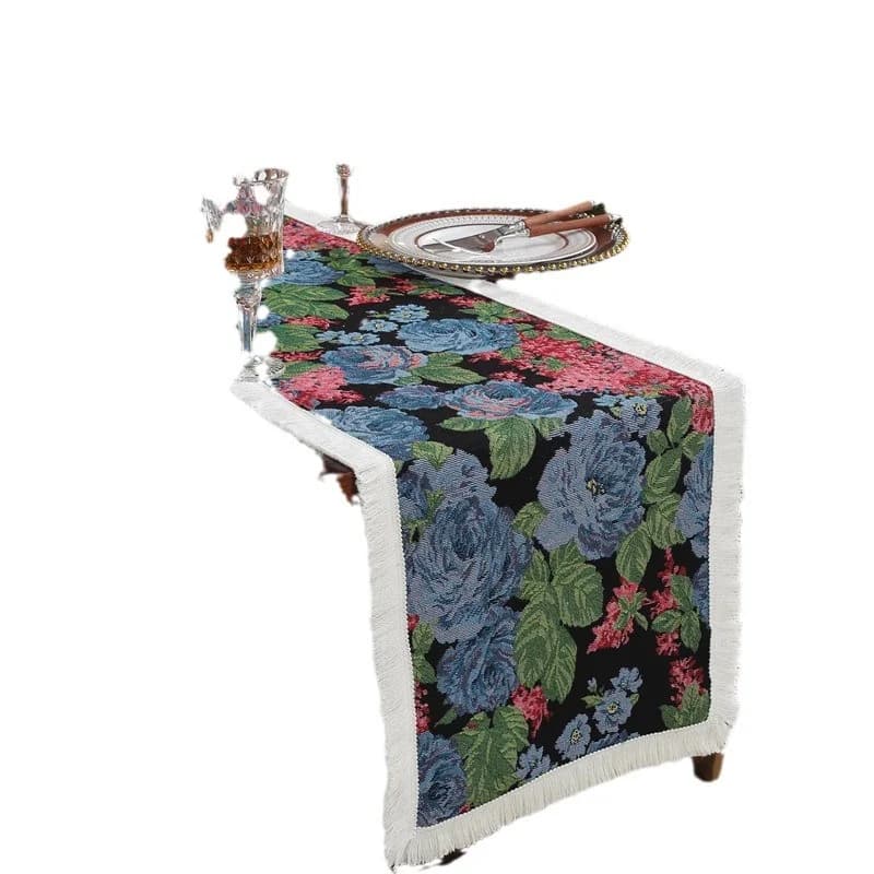 Nordisk bordløper med blomstermotiv