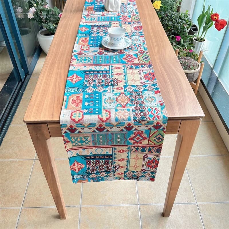 Bohemisk bordløper med retro blomsterdekor